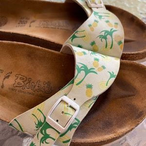Birkenstocks Birki’s tropical print sandal size 40 approx sz 9